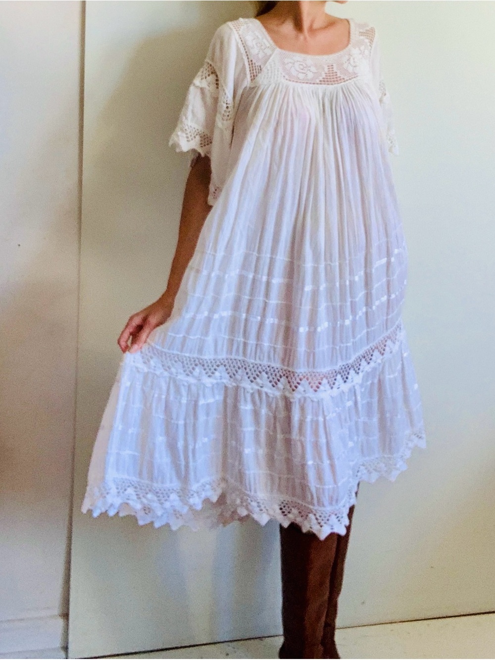 Stunner!! Vintage 1970’s Cotton Embroidered Dress🤍Free size, ribbon details etc
